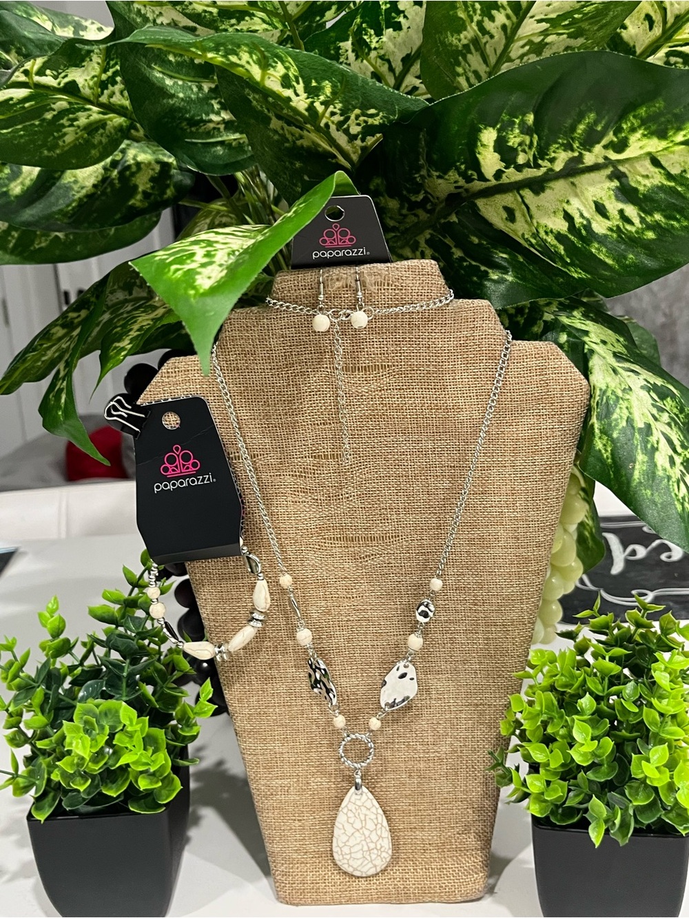paparazzi White Marbled Teardrop Necklace Set